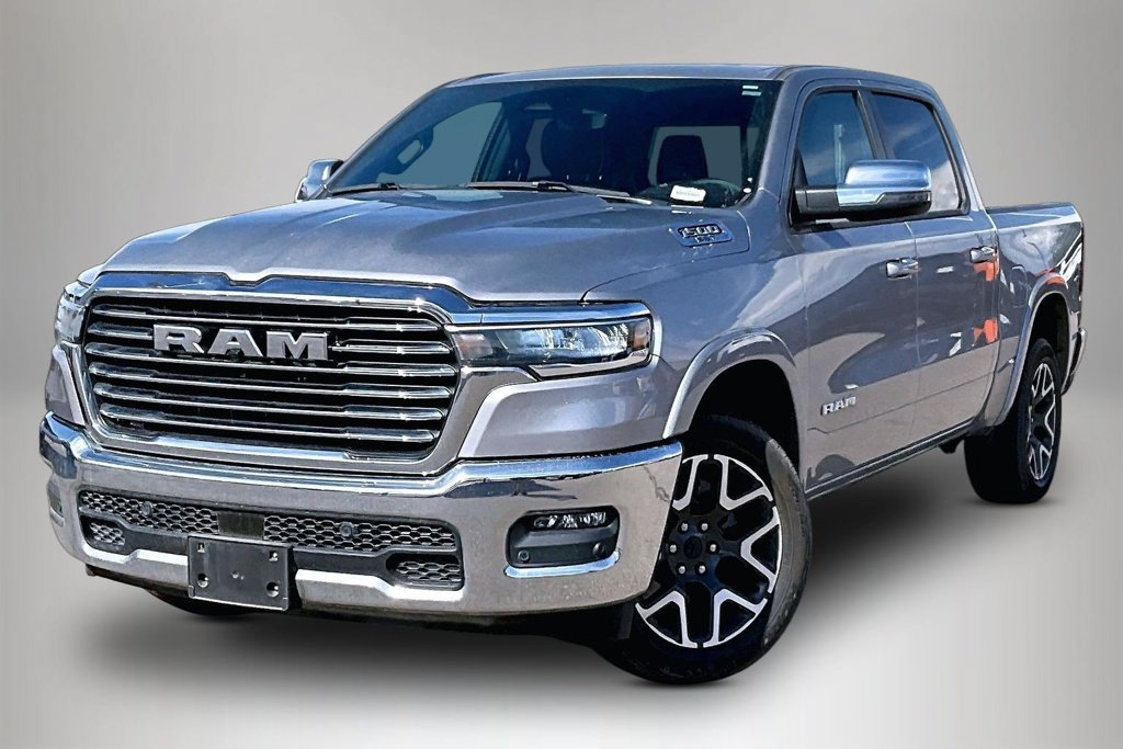 Used 2025 RAM 1500 Laramie AWD/4WD image 3