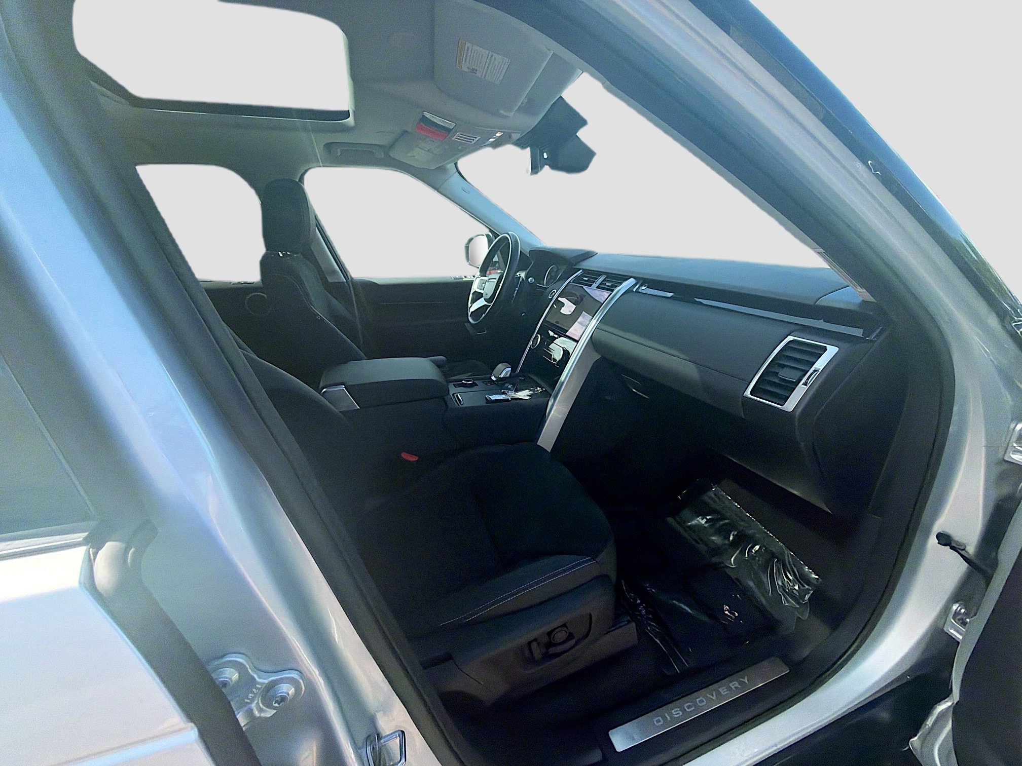 Used 2023 Land Rover Discovery S image 29