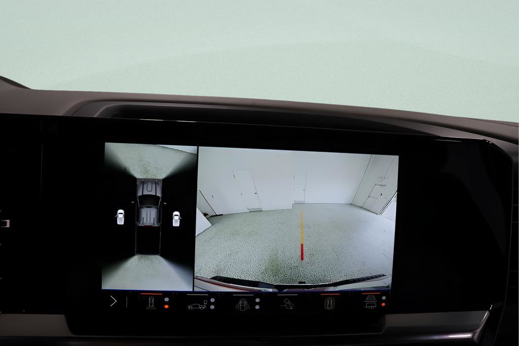 Used 2025 GMC Sierra 2500 SLT w/ SLT Convenience Package image 16