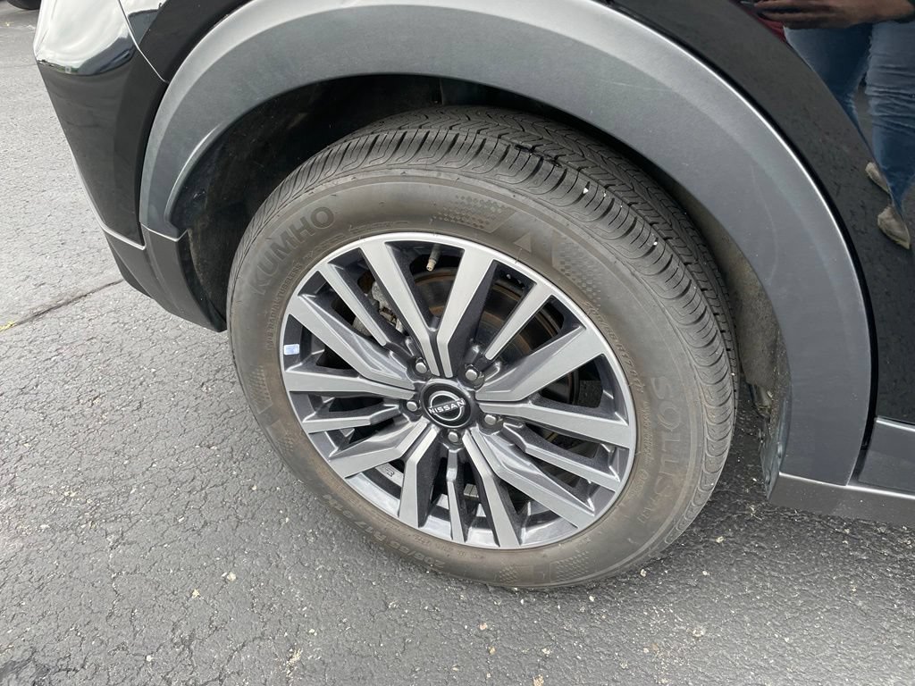 Used 2024 Nissan Kicks SR FWD image 3