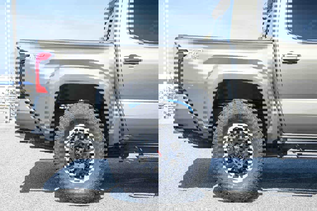 Used 2025 Toyota Tacoma TRD Sport w/ TRD Sport Upgrade Package image 11