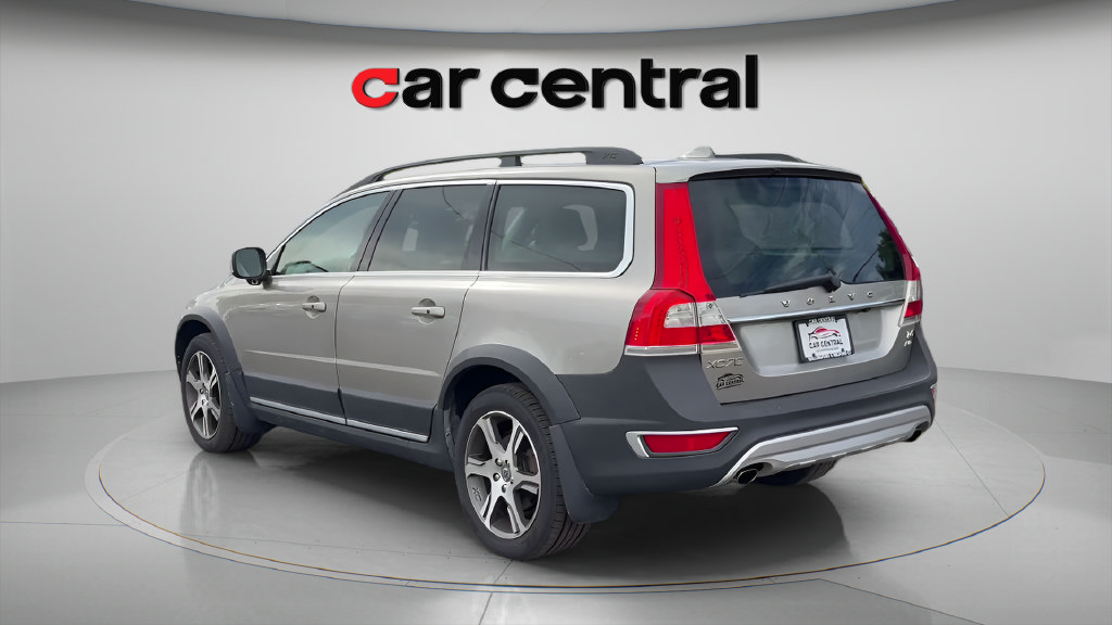 Used 2015 Volvo XC70 T6 w/ Proximity Package AWD/4WD image 3