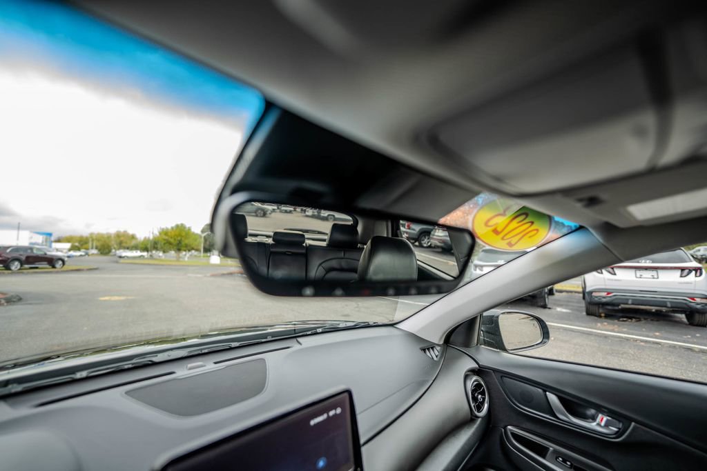 Used 2023 Hyundai Kona Limited image 19