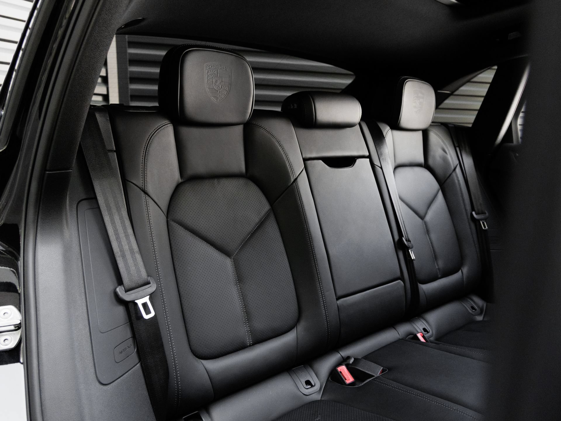 Certified 2026 Porsche Macan AWD/4WD image 34