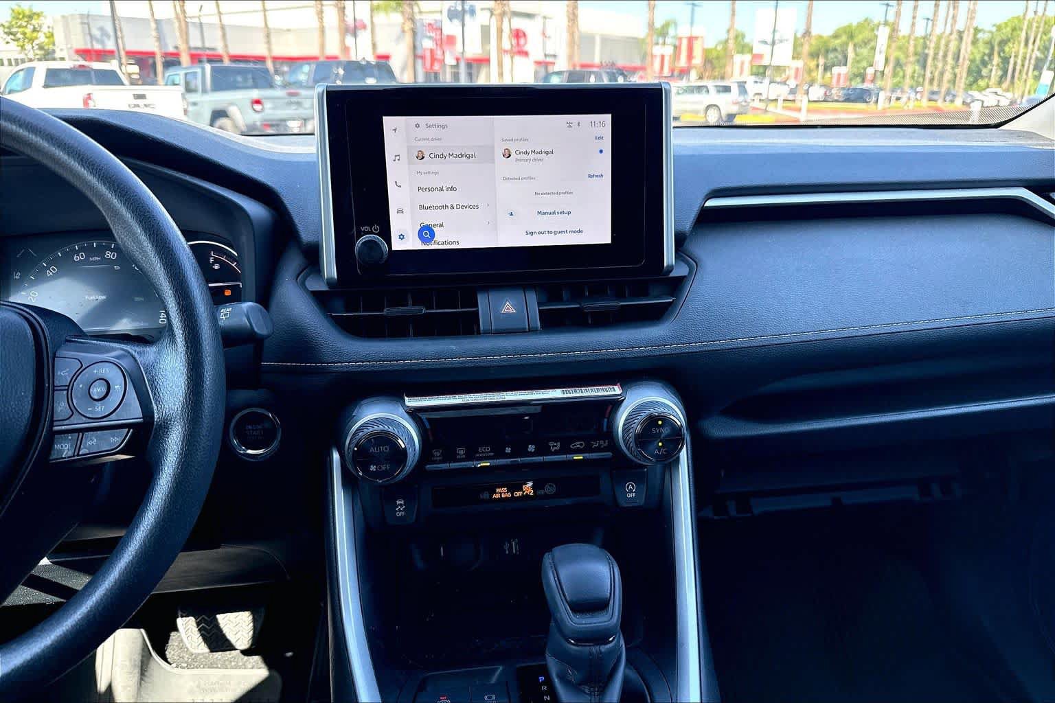 Used 2024 Toyota RAV4 XLE FWD image 31