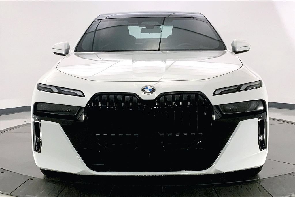 Certified 2023 BMW 760i xDrive AWD/4WD image 2
