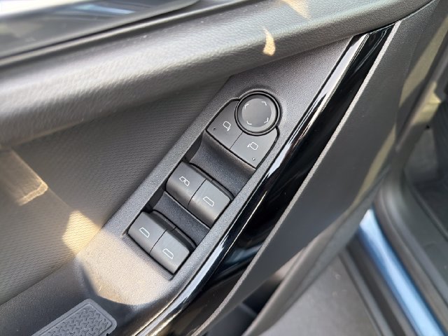 Certified 2026 Chevrolet Equinox LT FWD image 11