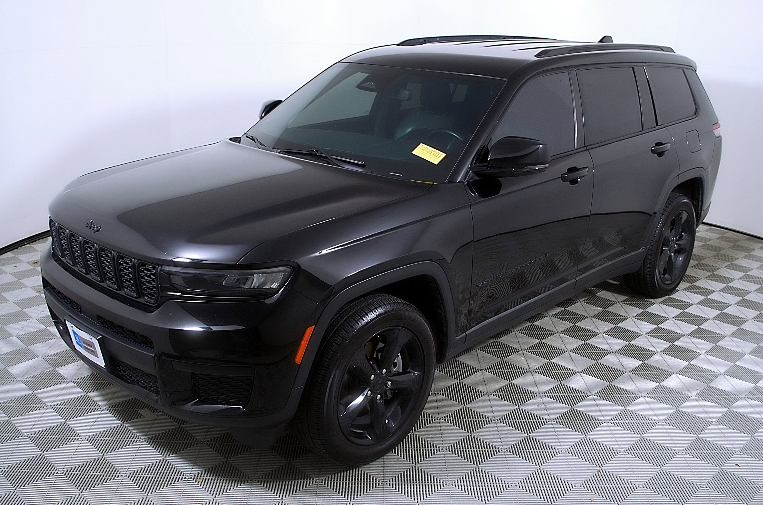Used 2021 Jeep Grand Cherokee L Laredo image 3