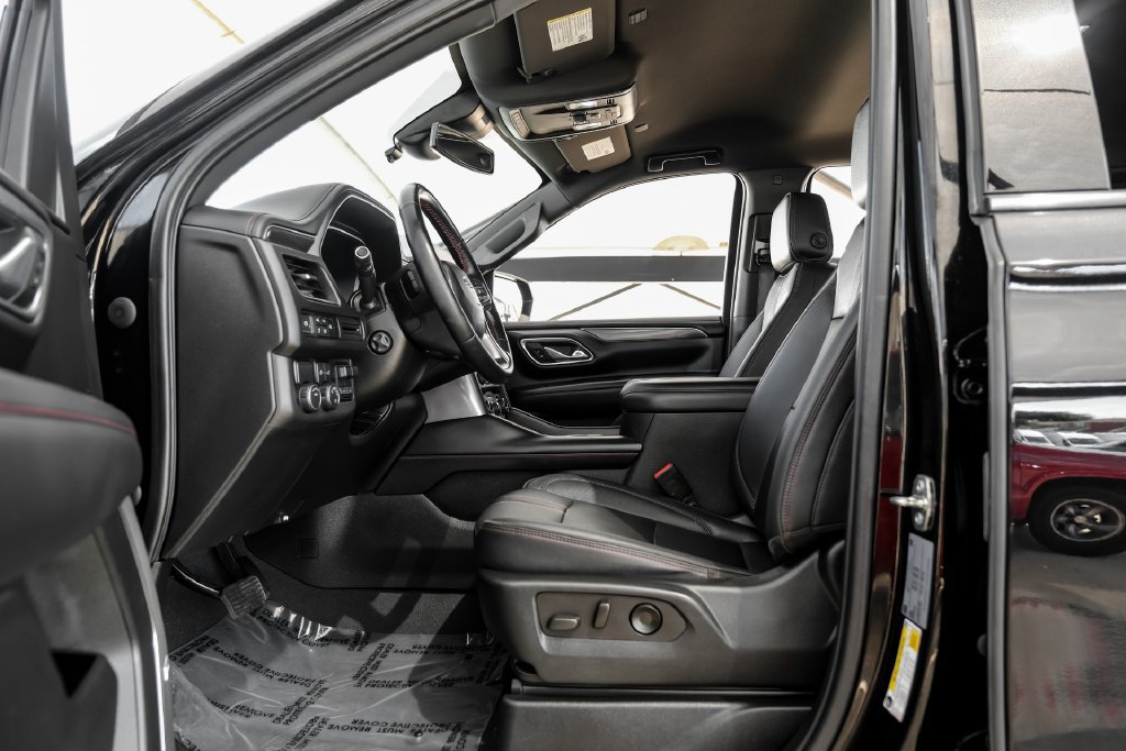 Used 2023 Chevrolet Suburban RST w/ Luxury Package RWD image 4