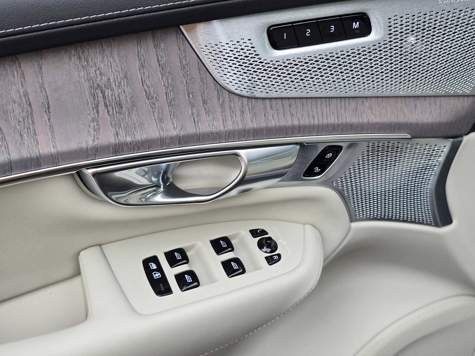 New 2026 Volvo XC90 T8 Ultra w/ Lounge Package image 24