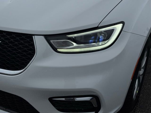 New 2026 Chrysler Pacifica Limited w/ Uconnect Theater Family Group video 2