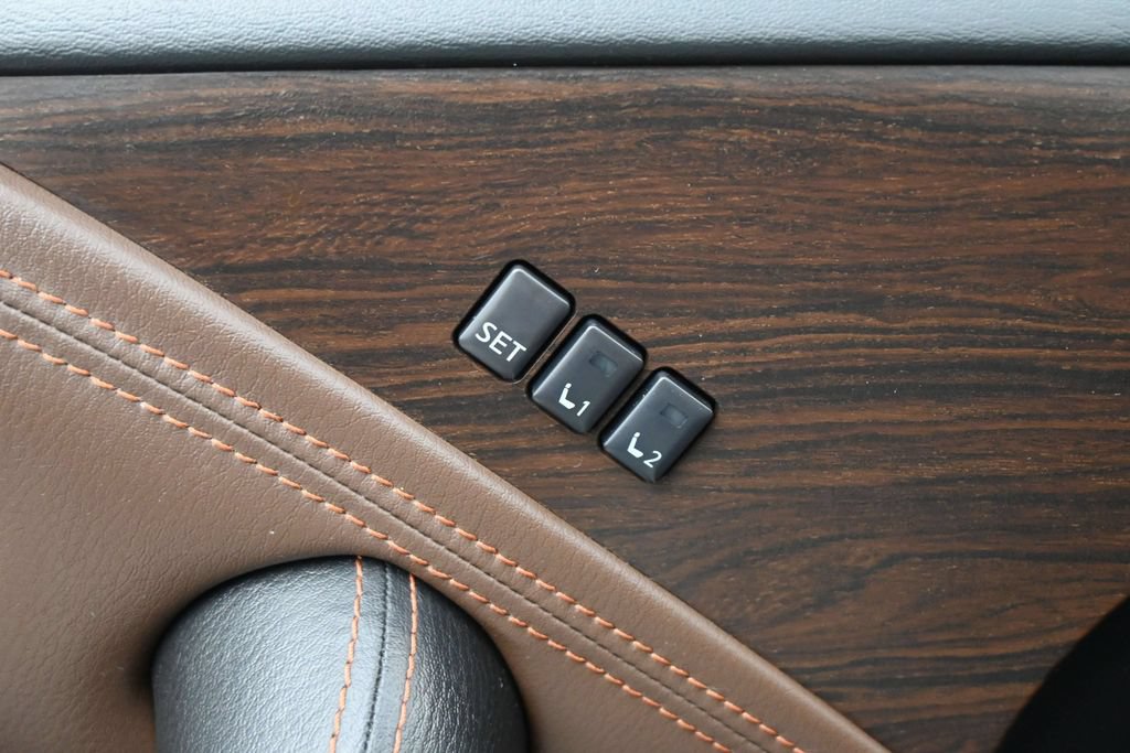 Used 2020 Nissan Armada Platinum w/ Platinum Reserve Package RWD image 5