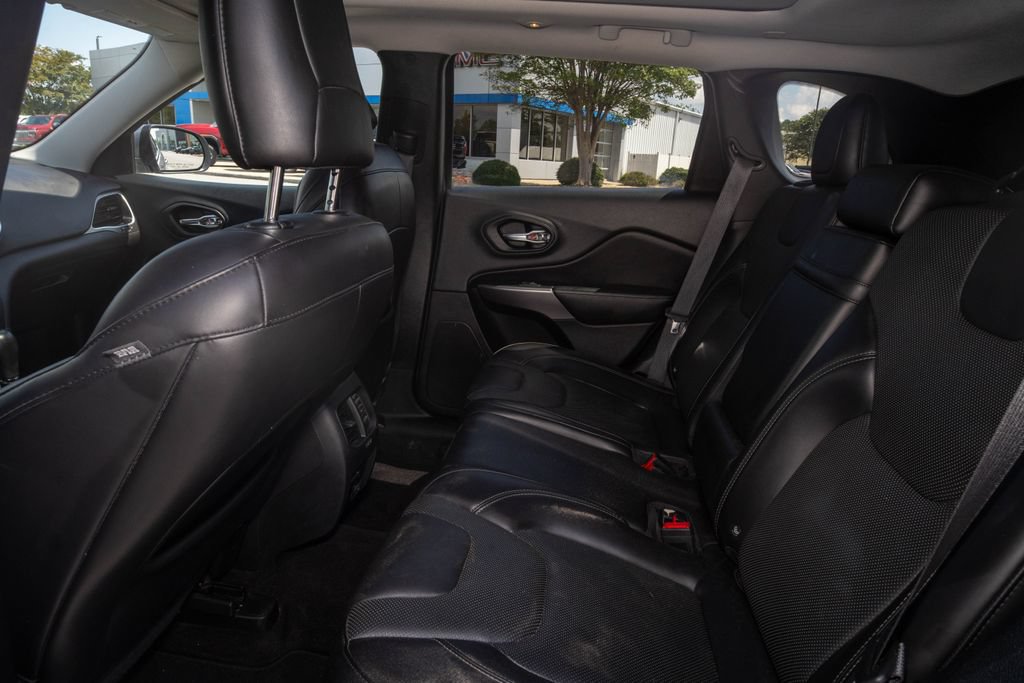 Used 2019 Jeep Cherokee Limited AWD/4WD image 14