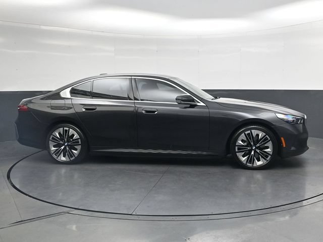 Certified 2025 BMW i5 eDrive40i w/ Premium Package RWD image 3
