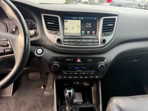 Used 2016 Hyundai Tucson Limited w/ Option Group 03 FWD image 12