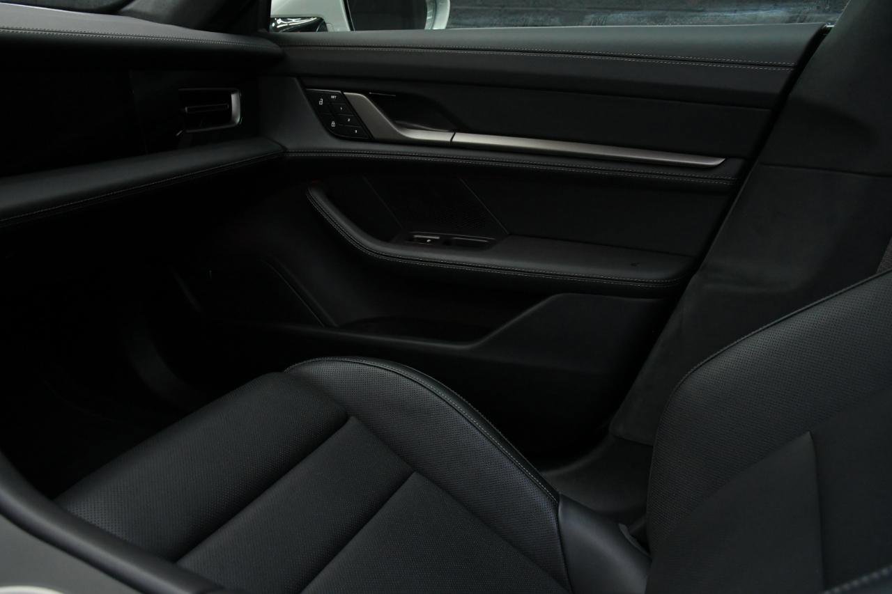 Used 2025 Porsche Taycan Turbo image 38
