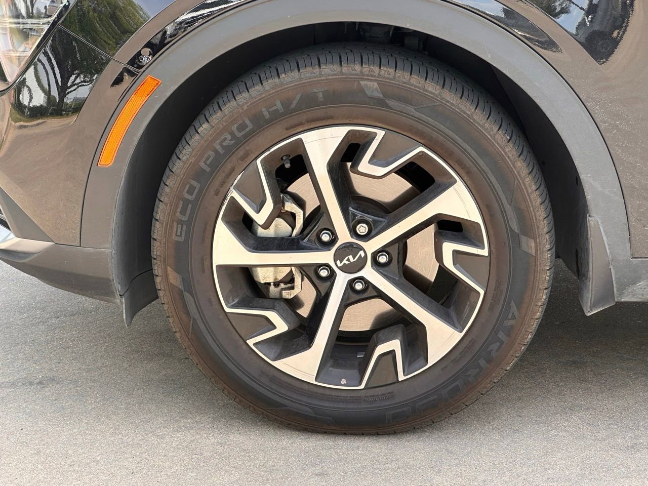 Used 2025 Kia Sportage EX image 9