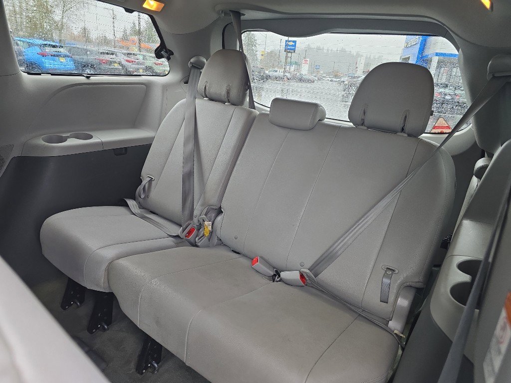 Used 2015 Toyota Sienna XLE w/ XLE Navigation Package image 18