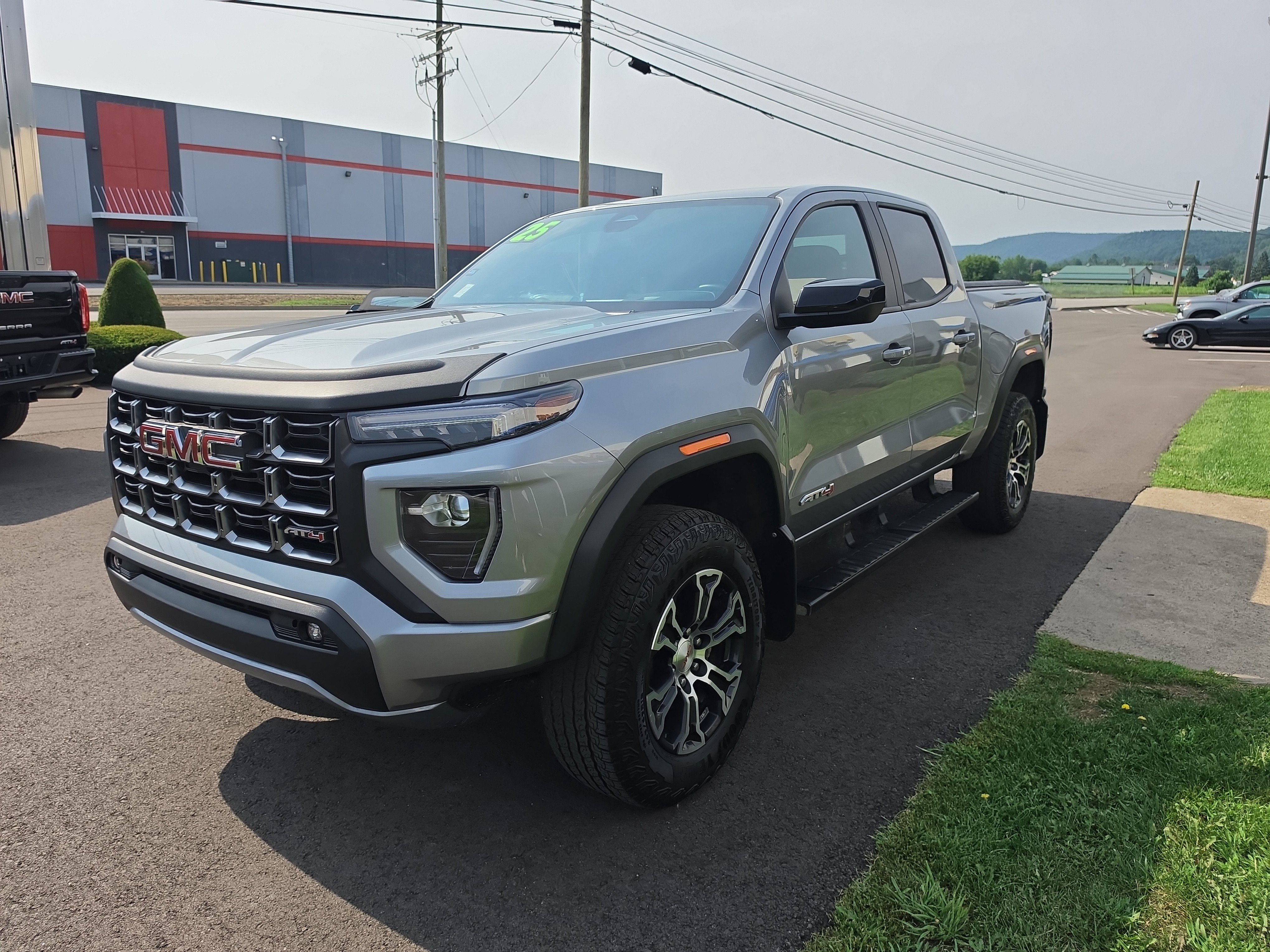 Used 2025 GMC Canyon AT4 AWD/4WD image 8
