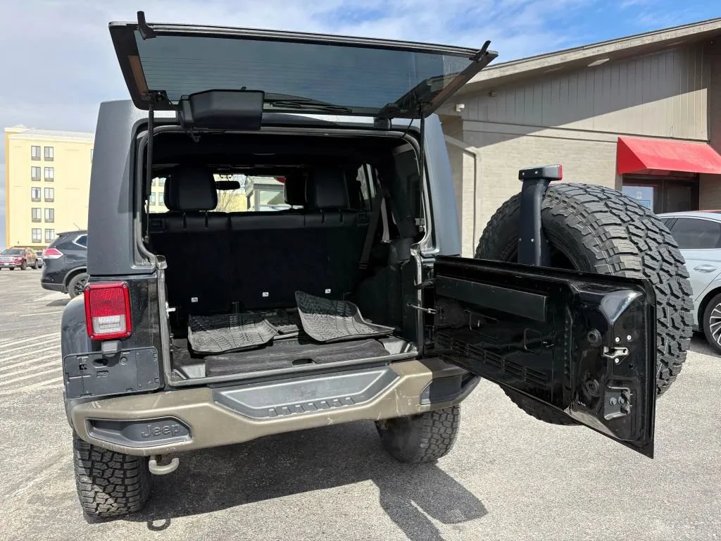 Used 2017 Jeep Wrangler Unlimited Sahara AWD/4WD image 10