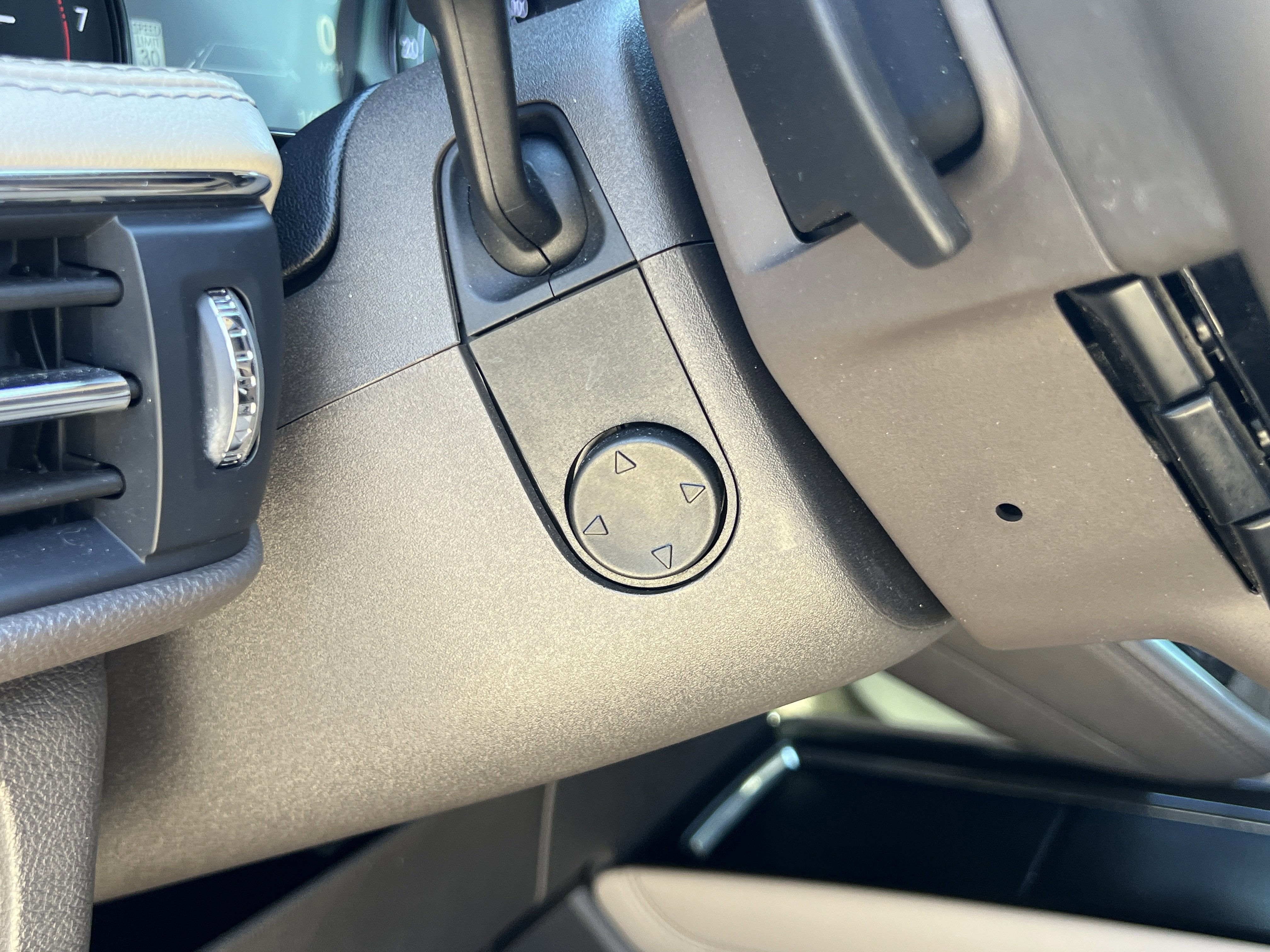 Used 2020 Lincoln Corsair Reserve image 14