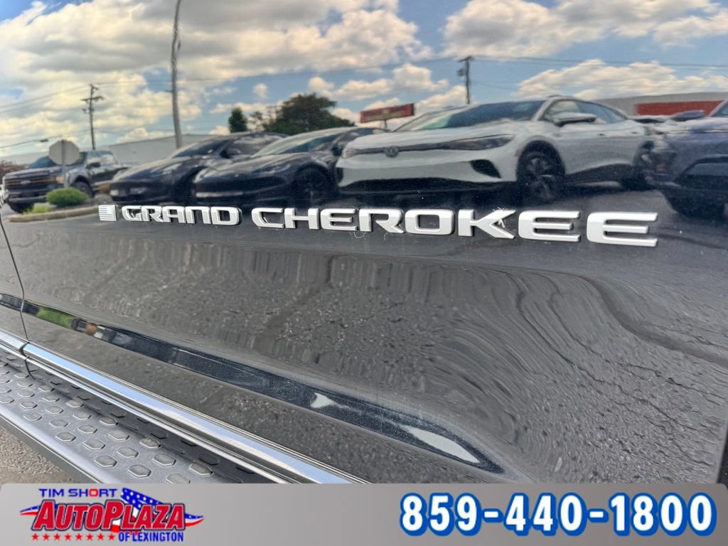 Used 2021 Jeep Grand Cherokee L Summit w/ Luxury Tech Group V AWD/4WD image 14