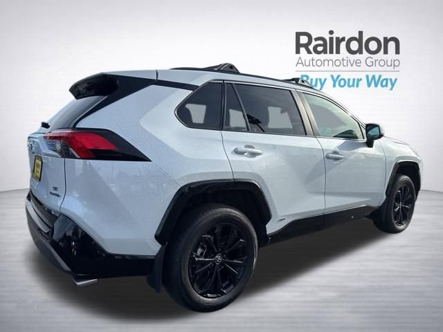 Used 2024 Toyota RAV4 SE w/ Convenience Package image 8