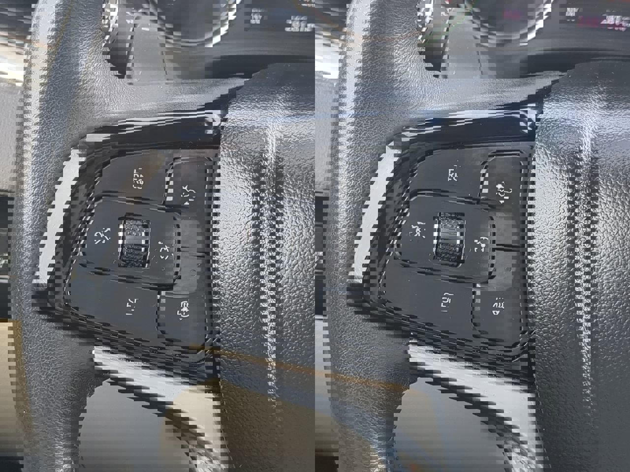 Used 2022 Buick Enclave Essence image 25