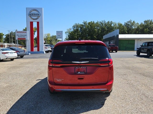 New 2026 Chrysler Pacifica Select image 9