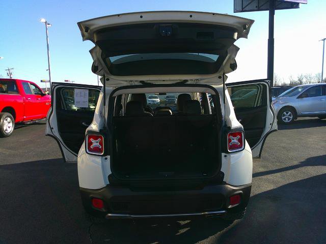 Used 2018 Jeep Renegade Limited w/ UConnect 8.4 Nav Group AWD/4WD image 5
