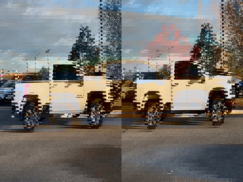 Used 2025 Chevrolet Silverado 2500 Custom w/ Custom Convenience Package image 2