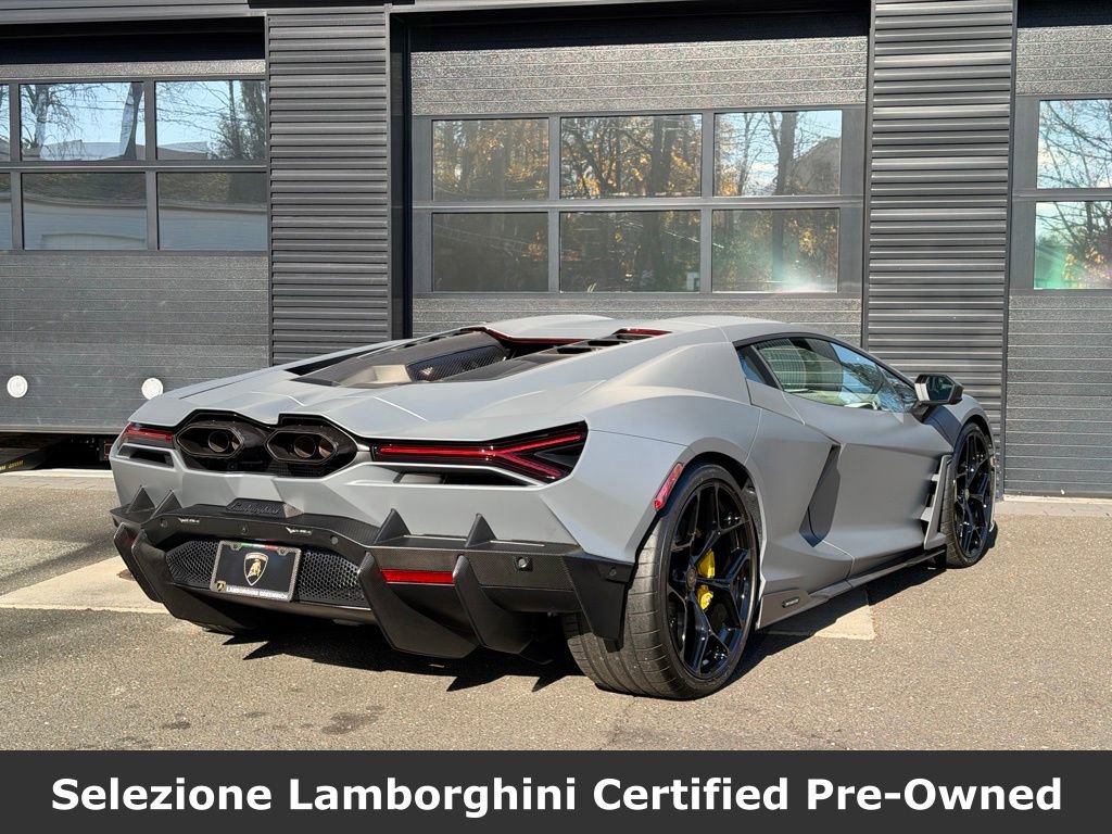 Used 2025 Lamborghini Revuelto image 5