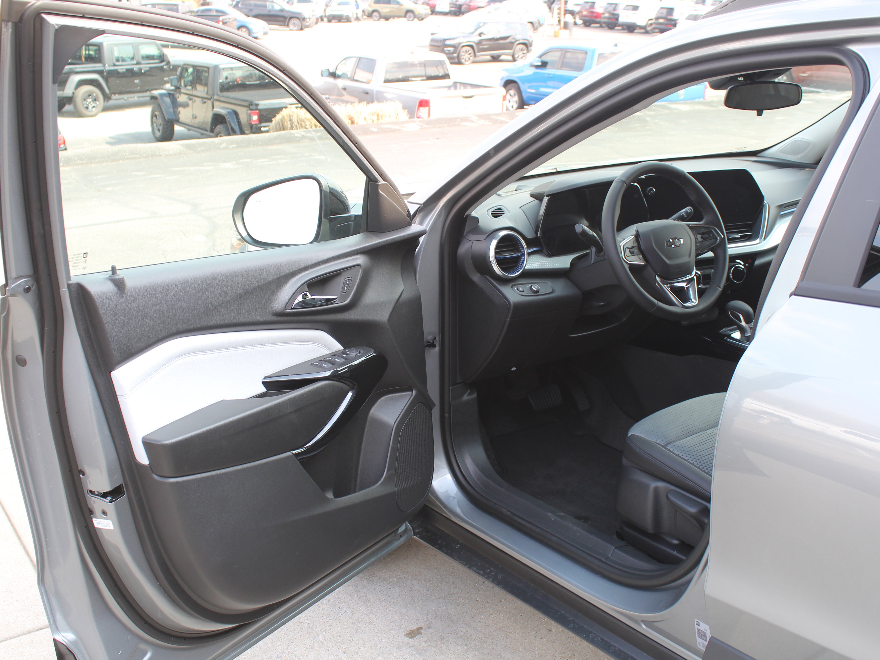 New 2026 Chevrolet Trax LT image 8