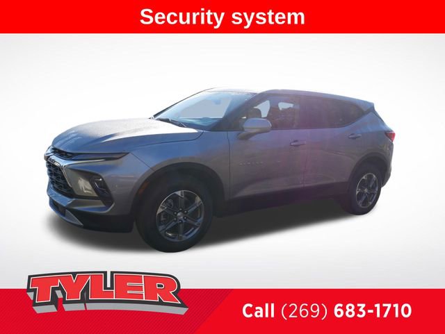 Used 2025 Chevrolet Blazer LT image 3
