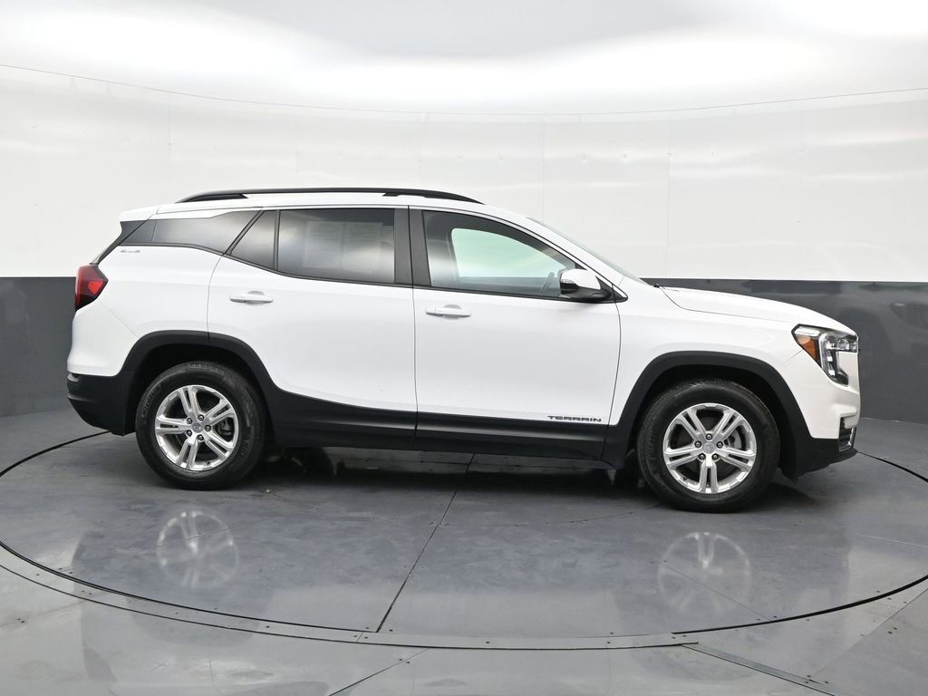 Used 2023 GMC Terrain SLE w/ Driver Convenience Package image 6