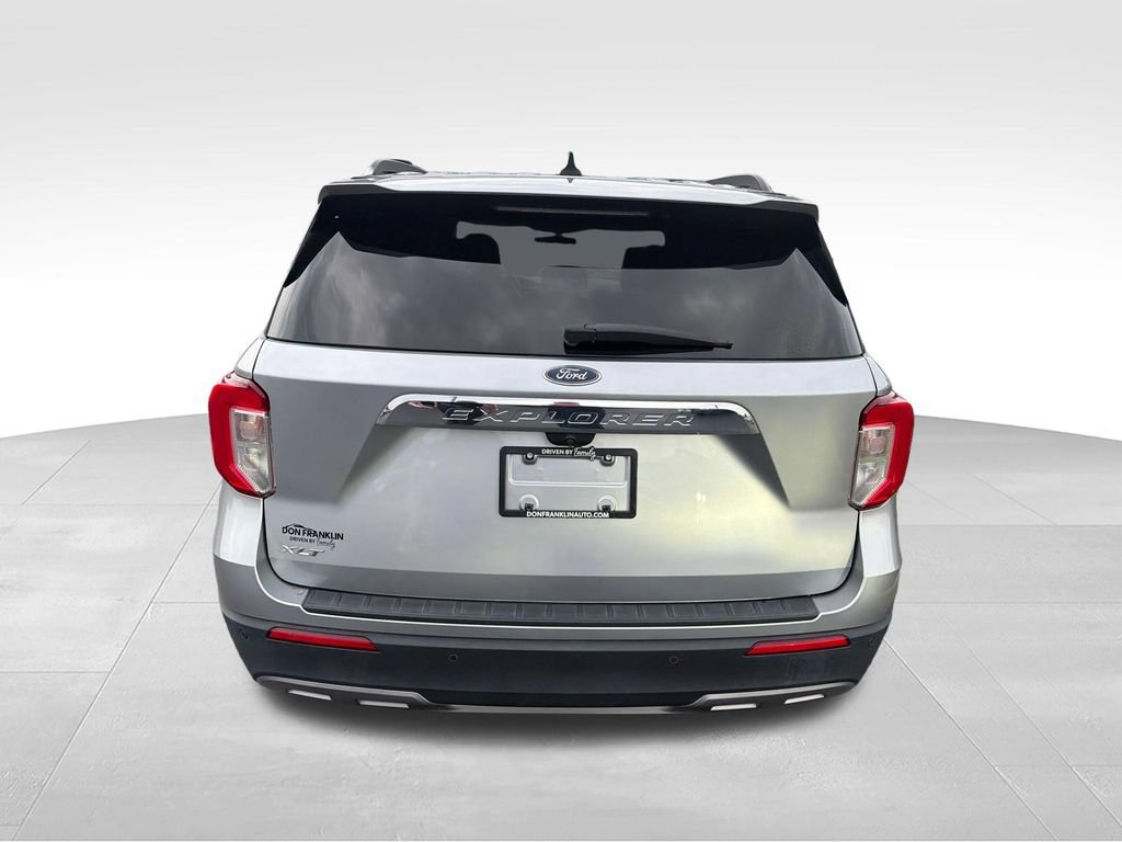 Used 2022 Ford Explorer XLT w/ Equipment Group 202A RWD image 4