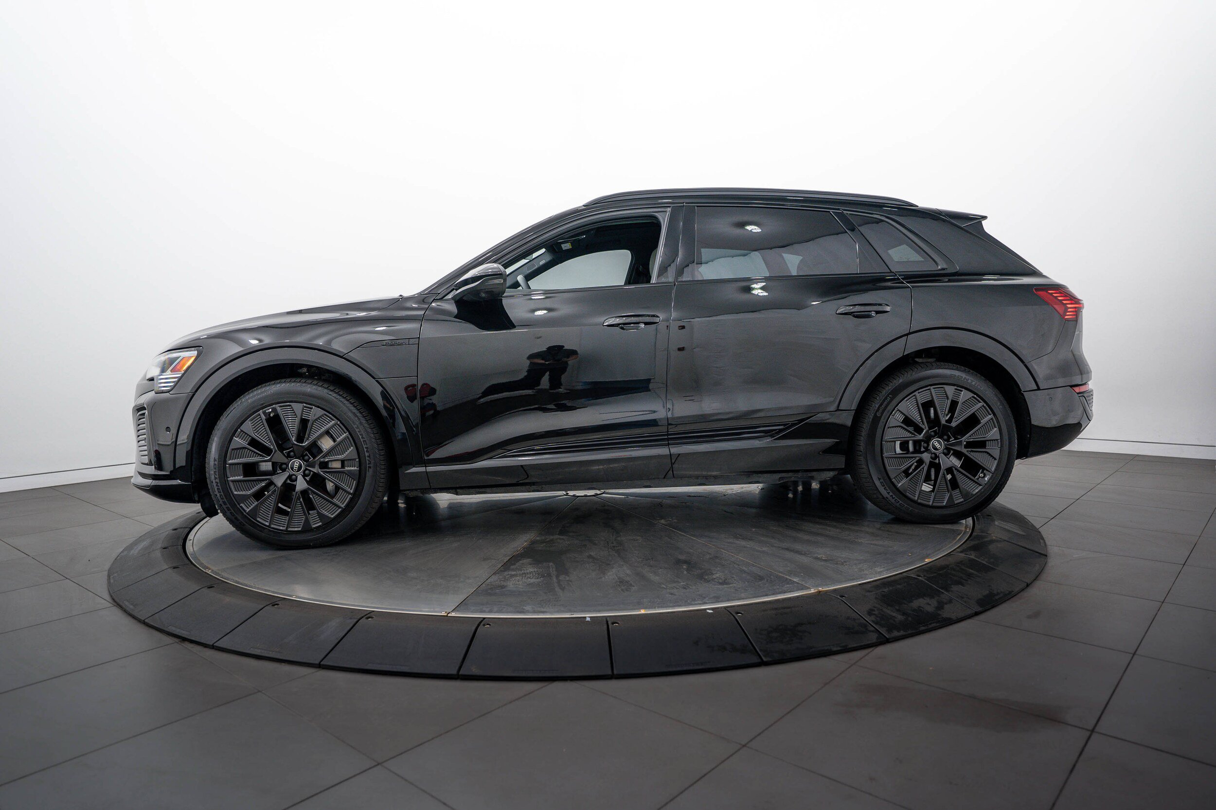 Certified 2024 Audi Q8 e-tron Prestige w/ Prestige Package AWD/4WD image 6