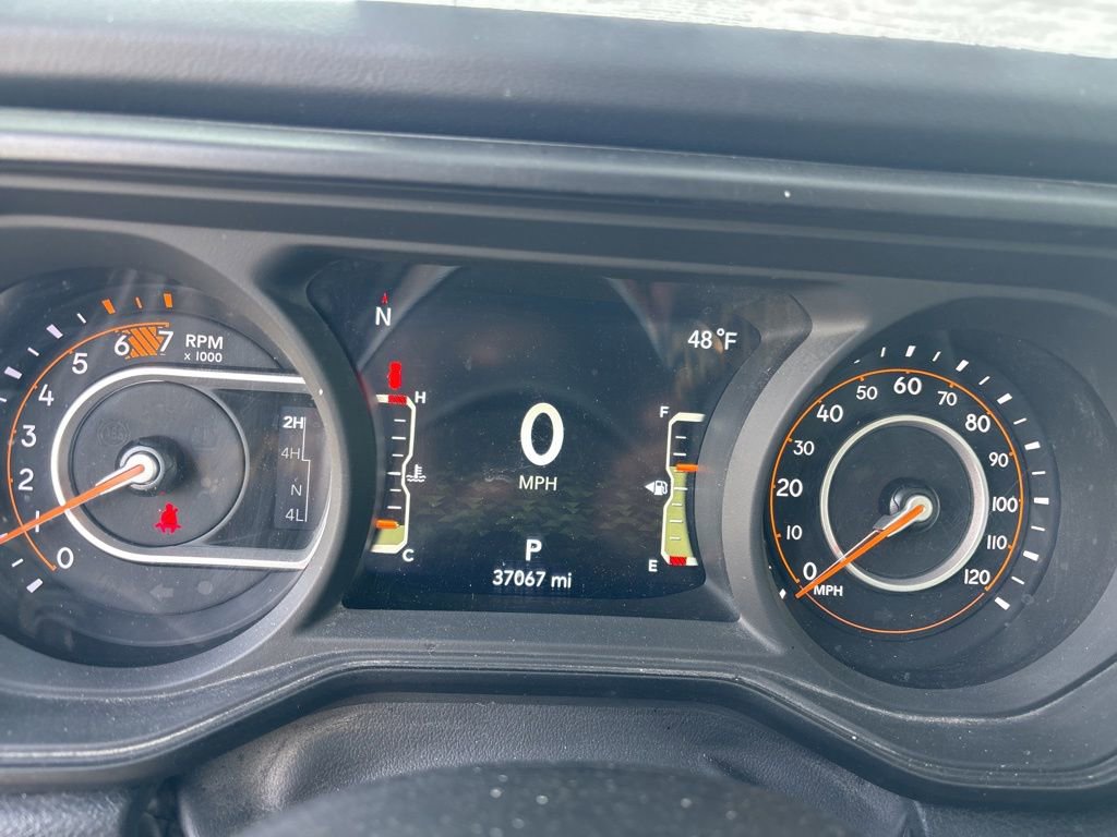Used 2024 Jeep Wrangler Unlimited Sahara AWD/4WD image 12