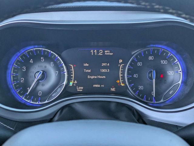 Used 2025 Chrysler Pacifica Limited image 30