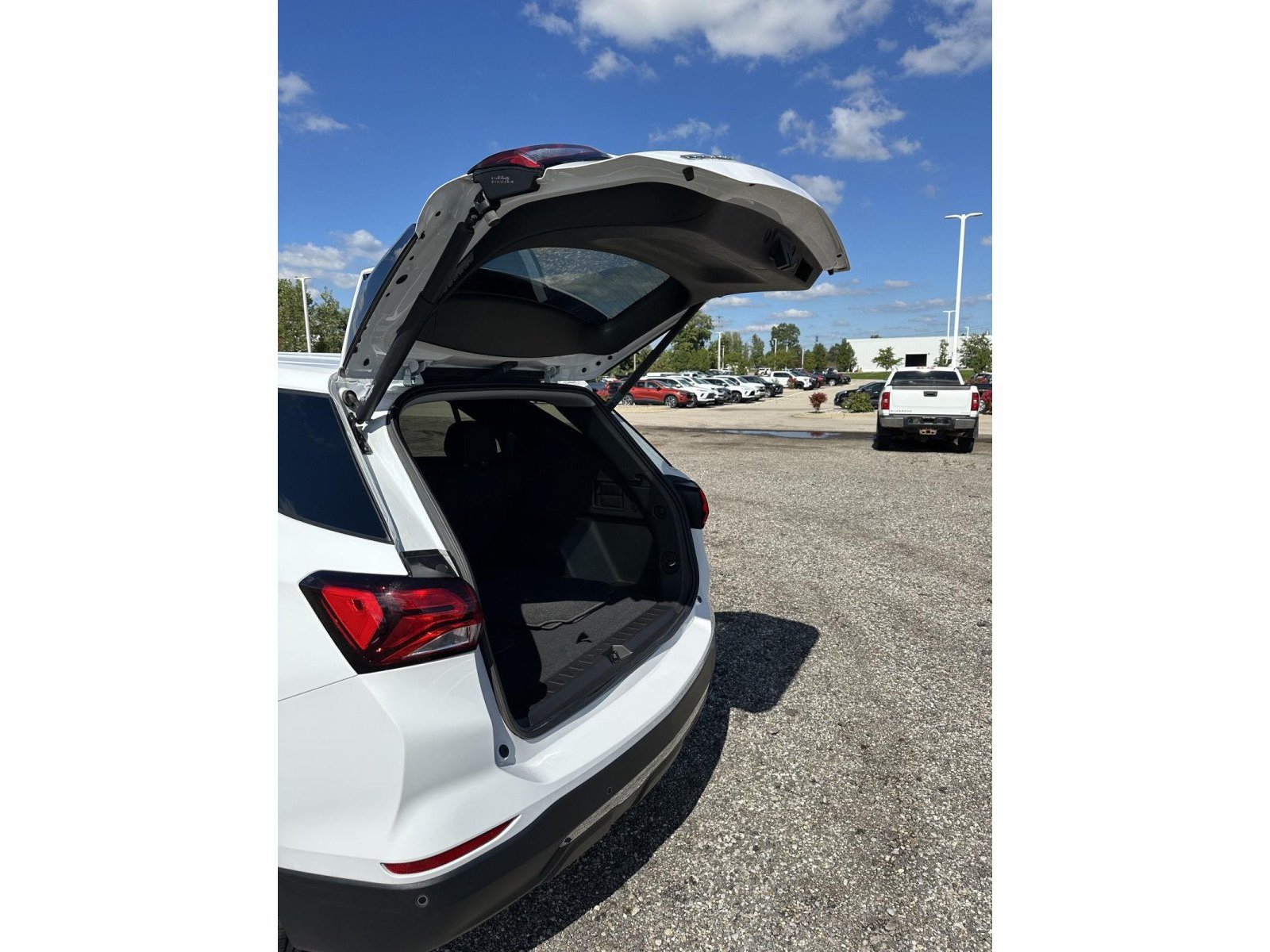 Certified 2024 Chevrolet Equinox LT FWD image 17