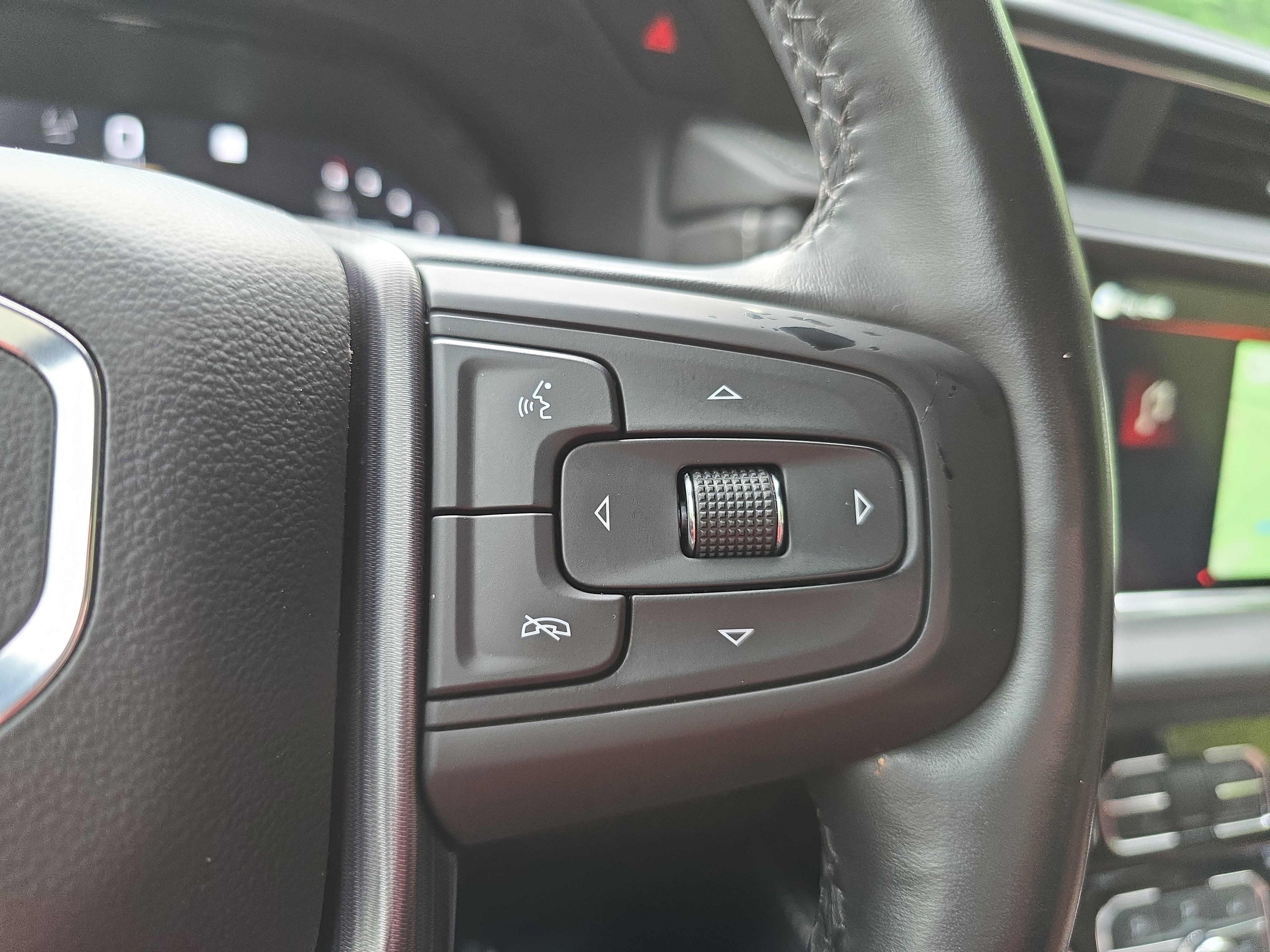 Used 2023 GMC Yukon XL Denali Ultimate AWD/4WD image 19