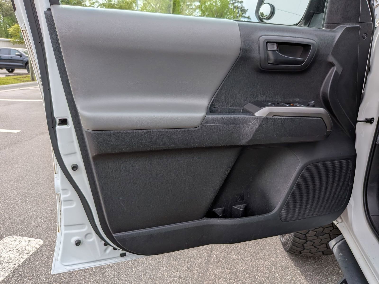 Used 2022 Toyota Tacoma SR5 w/ SR5 Appearance Package (SM) image 12