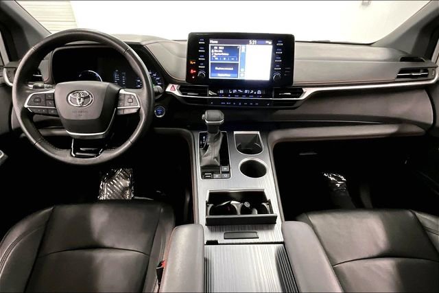 Used 2022 Toyota Sienna XSE image 16