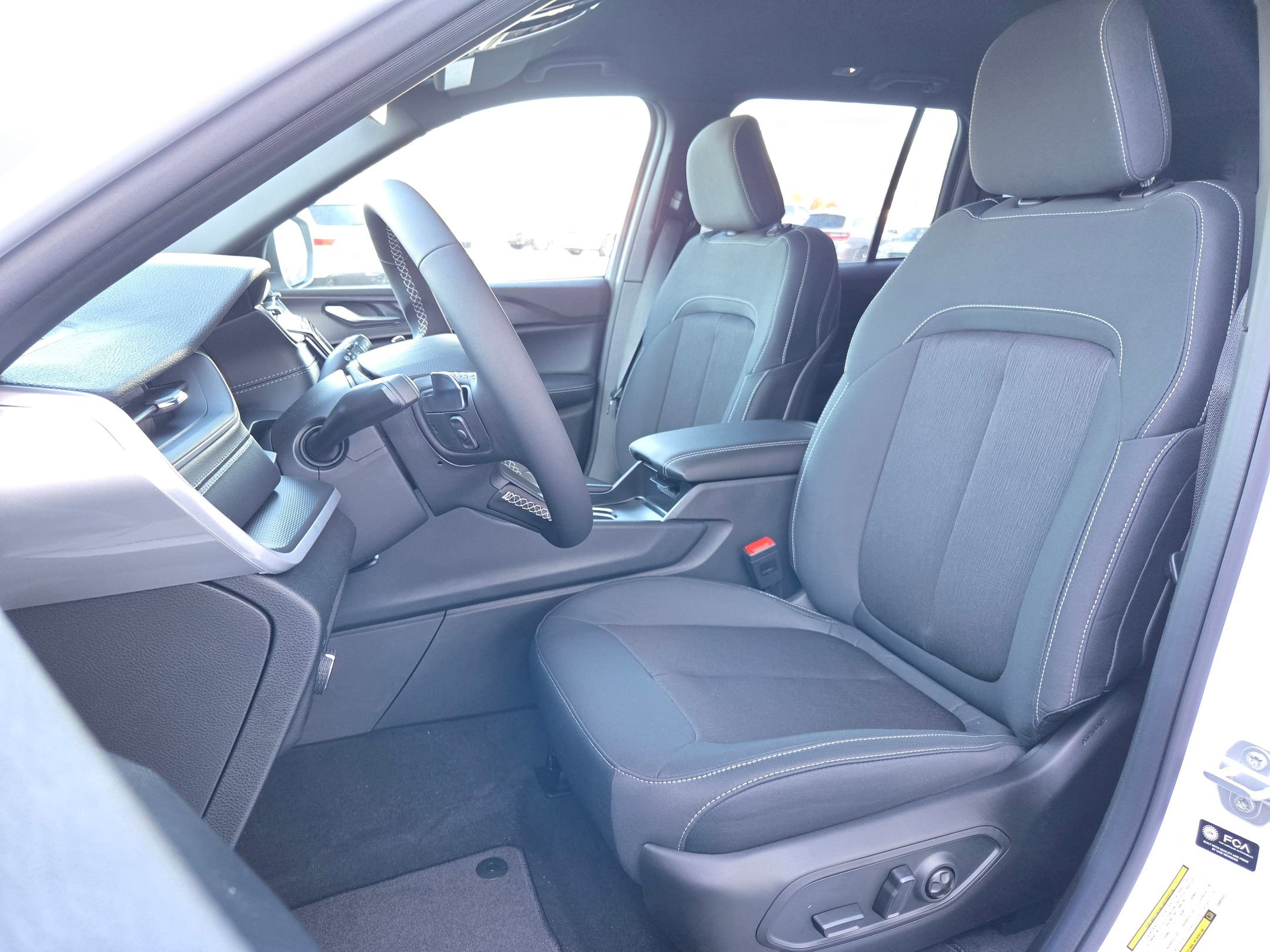 New 2025 Jeep Grand Cherokee Laredo image 23