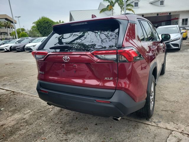 Used 2022 Toyota RAV4 XLE w/ Convenience Package image 4