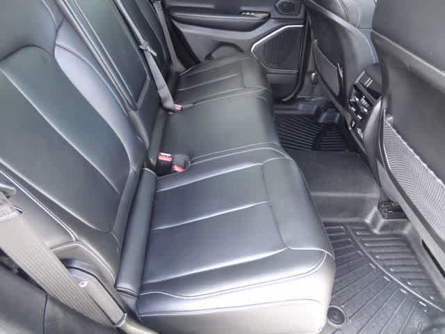Used 2023 Jeep Grand Cherokee Limited w/ Black Appearance Package AWD/4WD image 12