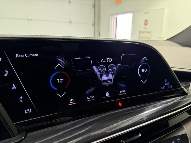 Used 2024 Cadillac Escalade Sport w/ LPO, ONYX Package image 23