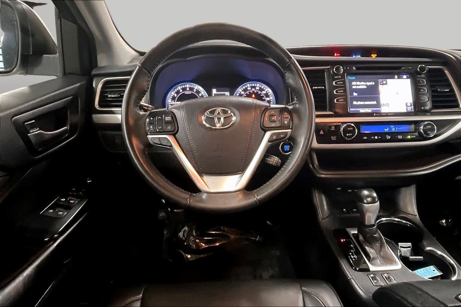 Used 2019 Toyota Highlander XLE AWD/4WD image 6