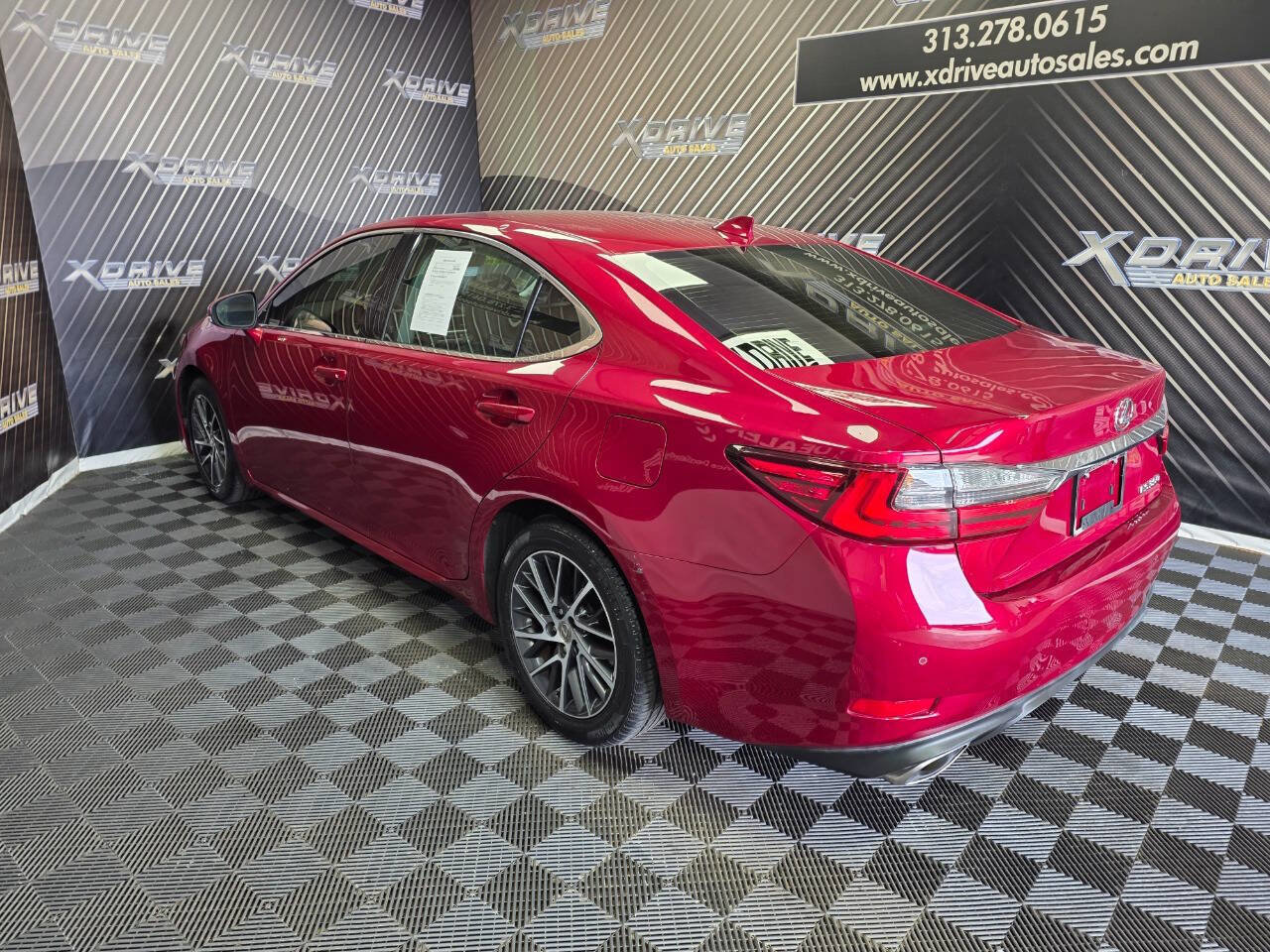 Used 2016 Lexus ES 350 w/ Luxury Package w/Wood Trim image 9