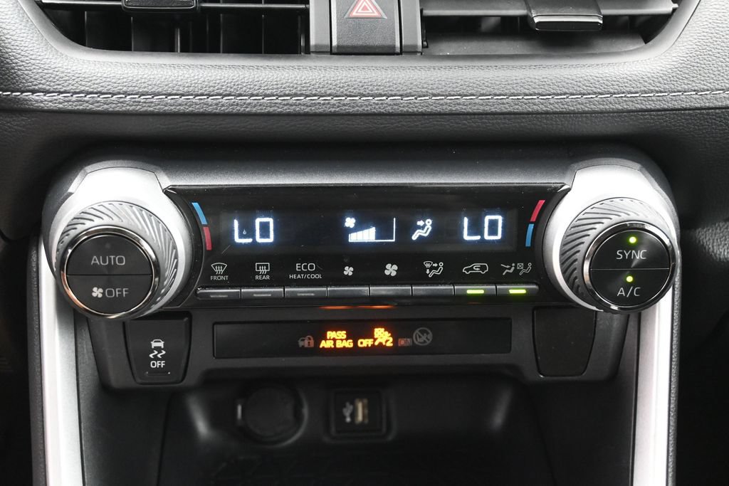 Used 2025 Toyota RAV4 XLE AWD/4WD image 22